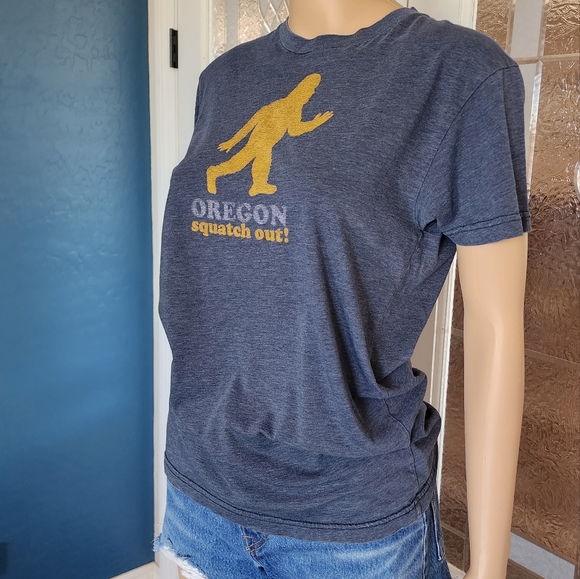 SASQUATCH TRADING POST TEE SZ Sm - Picture 4 of 12